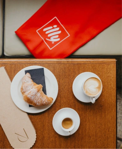 illy coffee, croissant